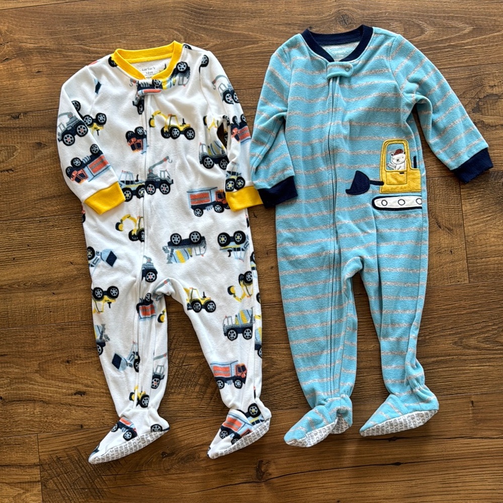 Bundle of 2 Carter’s fleece footie pajamas, size 18 months